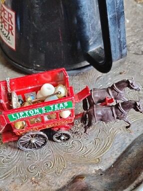Red  Wagon with Horse Team - Metal LLedo with Craft Jewelry
